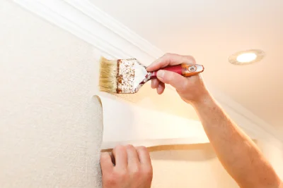 Pose de papier peint à Gorbio — revêtements muraux et toiles de verre